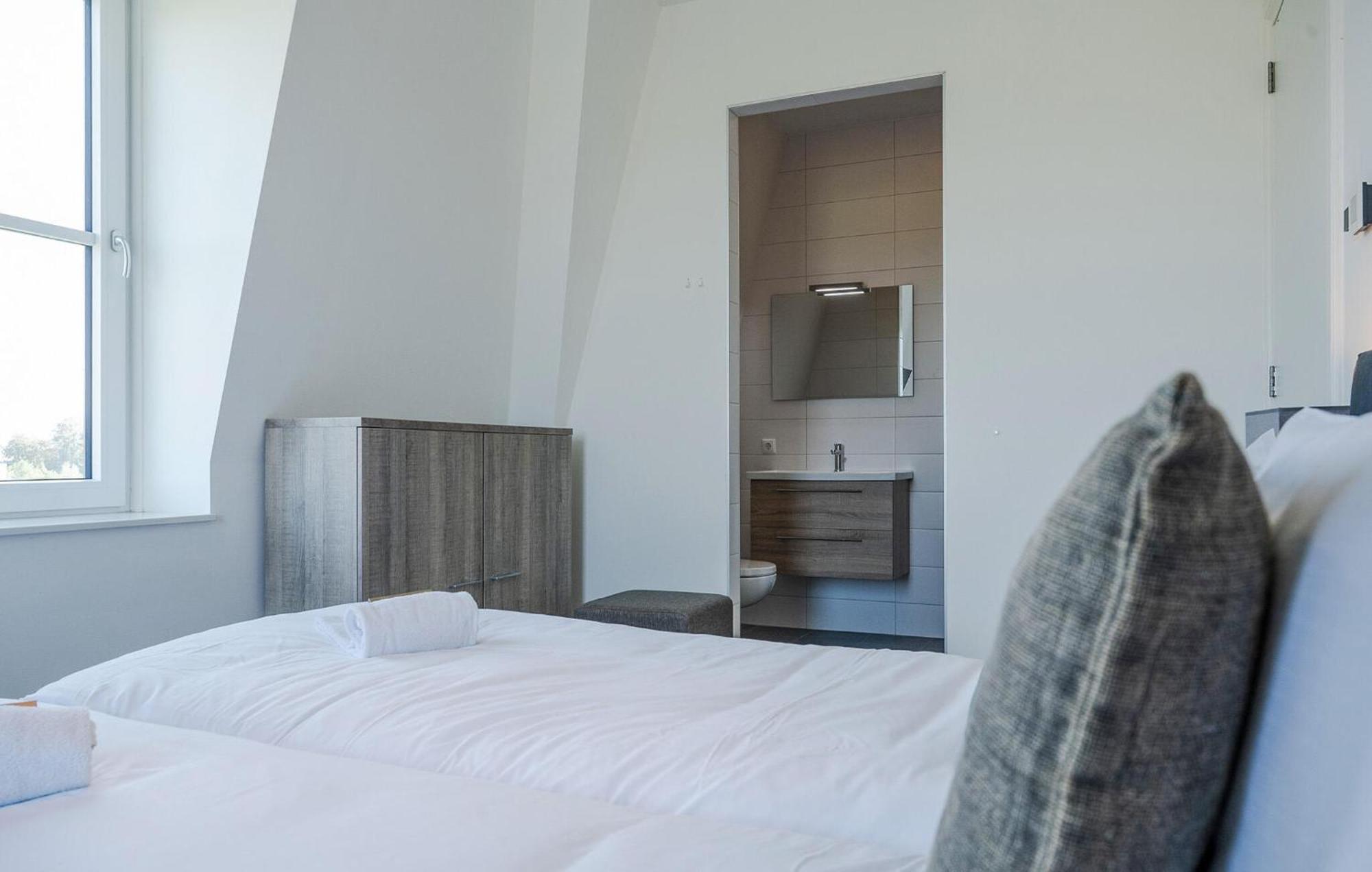 2 Bedroom In *