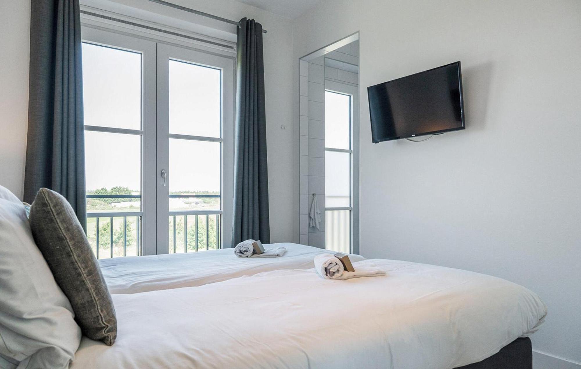 2 Bedroom In *